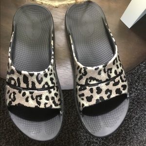 OOFOS Cheetah Print Slide